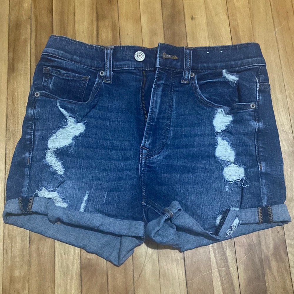 Mid-rise Jean shorts!